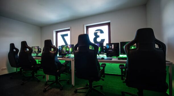 Players waiting to enter a busy game server